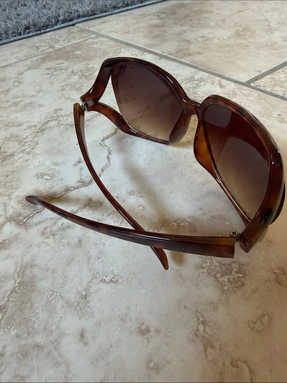 Tommy Hilfiger tortoise sunnies